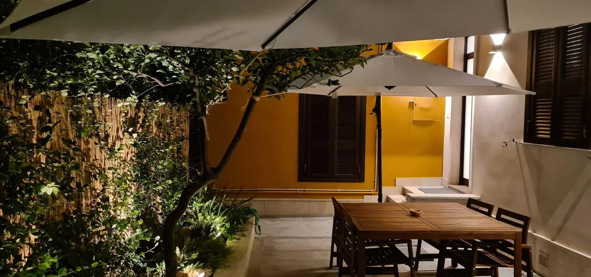 Trastevere Incantevole Con Patio Esterno Privato ローマ 0*,