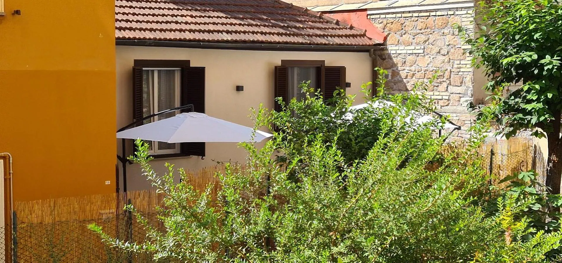 Trastevere Incantevole Con Patio Esterno Privato ローマ