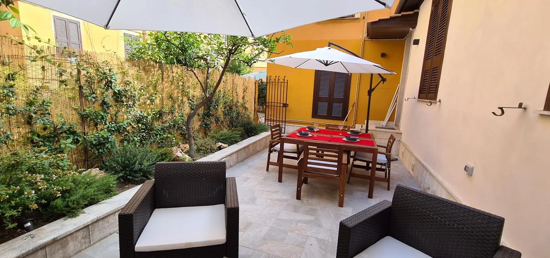 Trastevere Incantevole Con Patio Esterno Privato ローマ イタリア