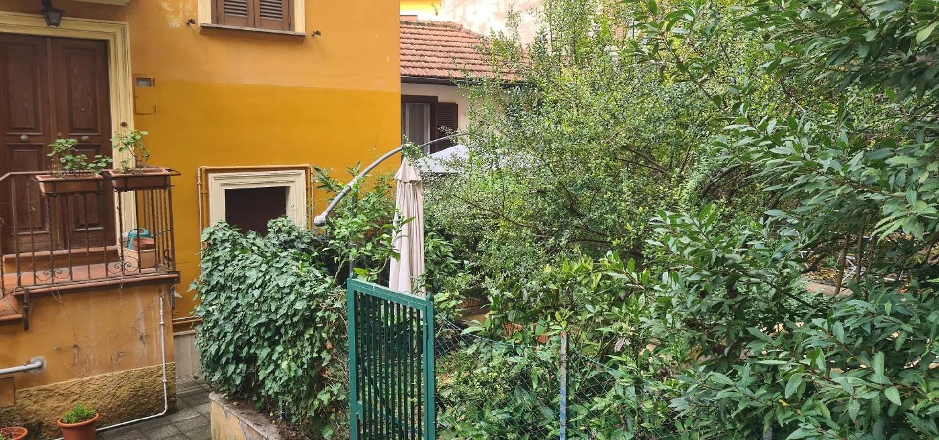 アパート Trastevere Incantevole Con Patio Esterno Privato ローマ