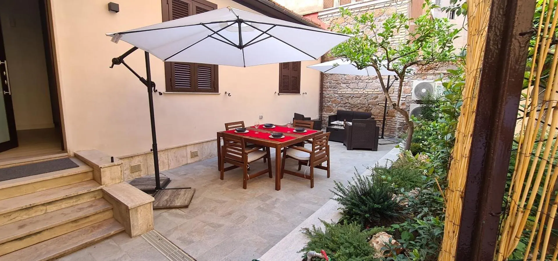 アパート Trastevere Incantevole Con Patio Esterno Privato ローマ
